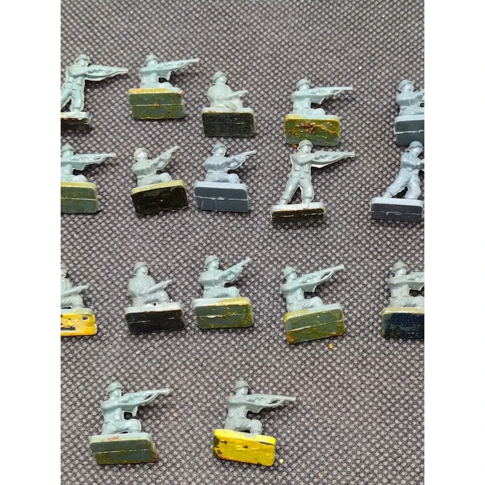 (20) WWII Infantry Miniatures 1/72 Scale